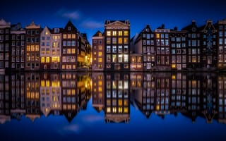 Обои ночь, Нидерланды, отражения, дома, Амстердам, огни, канал, город