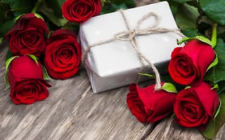 Обои красные розы, romantic, roses, love, gift, red, flowers, бутоны, valentine`s day, розы, heart