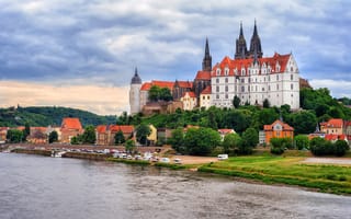Картинка деревья, река, Германия, Albrechtsburg castle, дома, замок, берег, транспорт