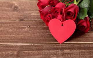 Картинка красные розы, roses, gift, romantic, heart, valentine`s day, red, wood, love