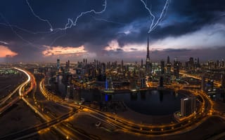 Обои город, молнии, вечер, Дубаи, огни, молния, башня Бурдж-Халифа, ОАЭ