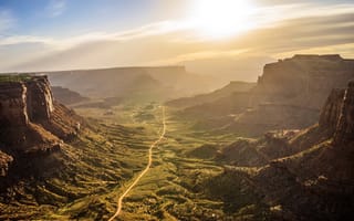 Картинка дорога, Mesa Arch, скалы, камни, небо, США, долина, солнце, Canyonlands National Park, рассвет