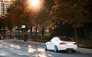 Картинка осень, солнце, BMW, E92, white, блик, белый, бмв, IND