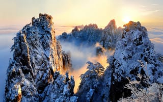 Картинка зима, снег, Аньхой, солнце, Хуаншань, горы, деревья, Китай, свет, облака