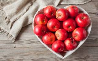 Картинка romantic, wood, heart, фрукты, apples, love, яблоки