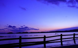 Картинка Япония, вечер, забор, сиреневое, небо, синее, море, облака, ограждение, закат