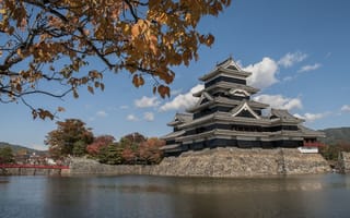 Картинка вода, Замок Мацумото, ветки, Matsumoto, Matsumoto Castle, Мацумото, Japan, Япония, Karasu-jo, листья