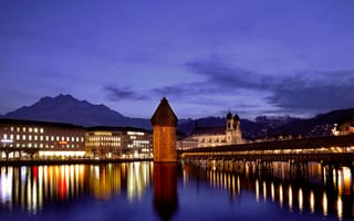 Картинка Швейцария, огни, небо, отражение, ночь, подсветка, сумерки, гладь, храмы, горы, синее, вода, мост, река, набережная, Люцерн, здания