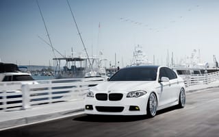 Картинка F10, BMW, белая, яхты, white, бмв, скорость, 5 Series, причал