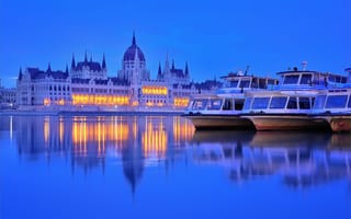 Картинка Венгрия, вечер, сумерки, Будапешт, река, огни, Дунай, катера, парламент