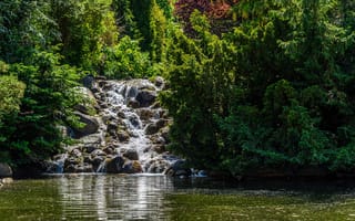 Картинка зелень, солнце, Германия, парк, деревья, камни, пруд, водопад