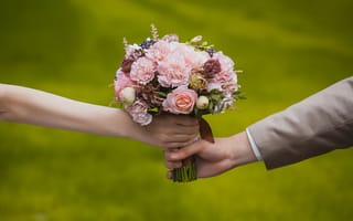 Картинка Wedding, romance, романтика, любовь, Свадьба, букет, bride and groom, жених и невеста, love, розы, flowers, roses, bouquet, цветы