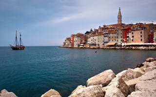 Картинка Rovinj, Croatia, здания, Ровинь, яхта, камни, Адриатическое море, Adriatic Sea, Istria, Истрия, Хорватия, набережная