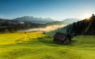 Картинка зелень, поле, солнце, лес, лучи, трава, пейзаж, небо