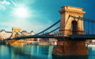 Картинка лето, размытость, Цепной мост Сечени, солнце ясный день, Budapest, my planet, подвесной мост, , красивый вид, соединяет две части Будапешта Буду и Пешт, Hungary, боке, город, Венгрия, travel, река Дунай