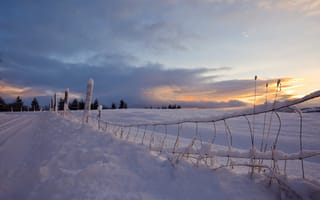 Картинка дорога, закат, забор, снег