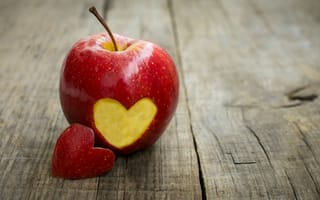 Обои heart, apple, love, настроения, яблоко, сердце, красное, фрукт, сердечко
