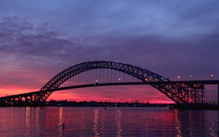 Картинка river, Bayonne Bridge, мост, река, USA, закат, отражение, сумерки, огни, США, фонари, вечер, тучи, sunset, New Jersey, twilight, штат Нью-Джерси, небо