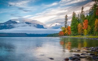 Картинка горы, лес, осень, облака, озеро, отражение, природа