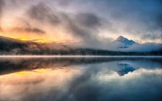 Картинка озеро, дымка, горы, туман, лес
