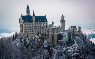 Картинка Neuschwanstein, зима, деревья, даль, людвиг, лес, германия, снег, замок, небо, бавария, башня