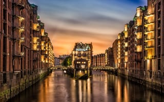 Картинка the Warehouse District in Hamburg, Germany, дома, река, канал, город