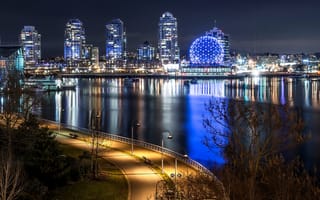 Картинка Vancouver, фонари, город, река, освещение, ночь, дороги, Ванкувер, здания, лодки, дамба, Yaletown, огни, небоскребы, Canada, Канада
