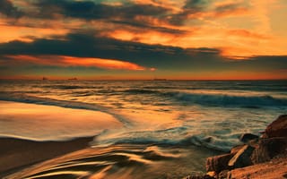 Картинка море, волны, пляж, горизонт, закат, камни, вечер, корабли