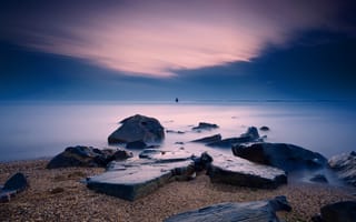 Картинка маяк, море, камни, пляж, вечер