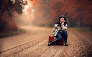 Картинка девушка, осень, чемодан, Fall Road, дорога