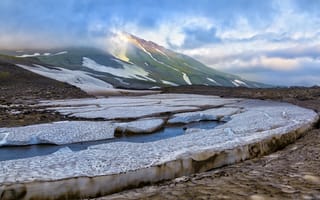 Картинка лед, вода, горы, снег, облака, ручей, долина, камни