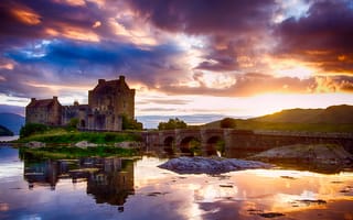 Картинка Шотландия, отражения, Замок, небо, Эйлен-Донан, вода, облака, солнца, свет