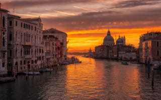 Картинка Венеция, канал, дома, зарево, Италия, собор