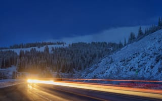 Картинка лес, Колорадо, дорога, горы, Colorado, свет фар, Copper Mountain