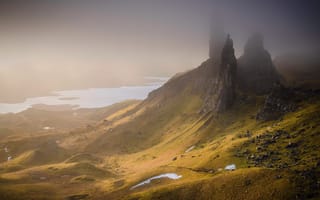 Картинка скалы, Шотландия, Великобритания, долина, туман, озёра, камни, горы, холмы