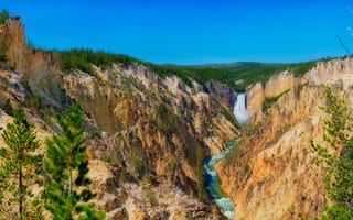 Картинка лес, небо, камни, деревья, река, водопад, солнце, скалы