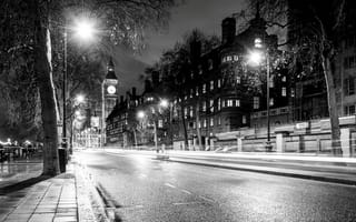 Картинка London, город, Big Ben, England, деревья, Биг-Бен, Great Britain, дома, черно-белое, свет, Великобритания, выдержка, ночь, фонари, здания, Англия, Лондон, архитектура, дорога