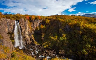 Картинка осень, небо, горы, облака, камни, деревья, солнце, скалы