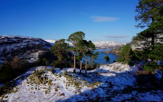 Картинка зима, лес, горы, небо, река, деревья, солнце, снег