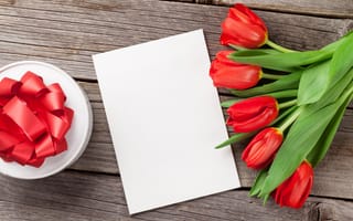 Картинка любовь, букет, gift, love, Valentine's Day, red, romantic, тюльпаны, wood, tulips, цветы, flowers