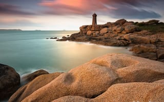 Картинка маяк, море, берег, рассвет, камни