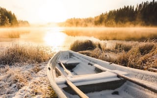 Картинка зима, озеро, лодка, утро, иней
