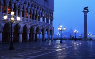 Картинка Италия, Венеция, лев святого марка, пьяцетта, фонари, венецианский лев, дворец дожей, архитектура, площадь, туман, вечер