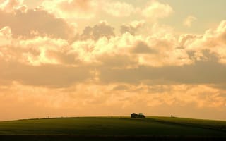 Картинка трактор, небо, поле, облака