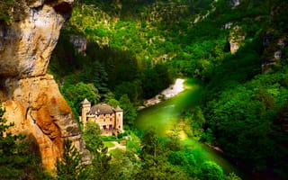 Картинка замок, Лаваль, река, горы, лес, Франция