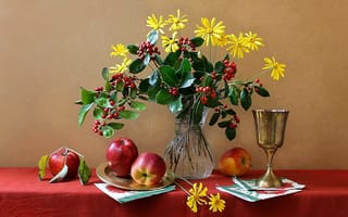 Обои натюрморт, яблоки, кубок, фрукты, ваза, цветы