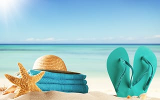 Обои summer, sun, шляпа, море, пляж, полотенце, солнце, sea, beach, starfish, accessories, песок, лето, каникулы, vacation, сланцы, ракушки, отдых