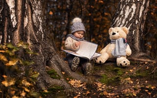 Картинка деревья, девочка, книга, шапка, медведь, игрушка