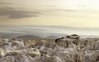 Картинка скалы, белый, rocks, sea, горы, мерседес, water, пейзаж, photo, mountains, mercedes, ocean, небо