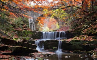 Картинка каскад, осень, мост, деревья, камни, река, вода